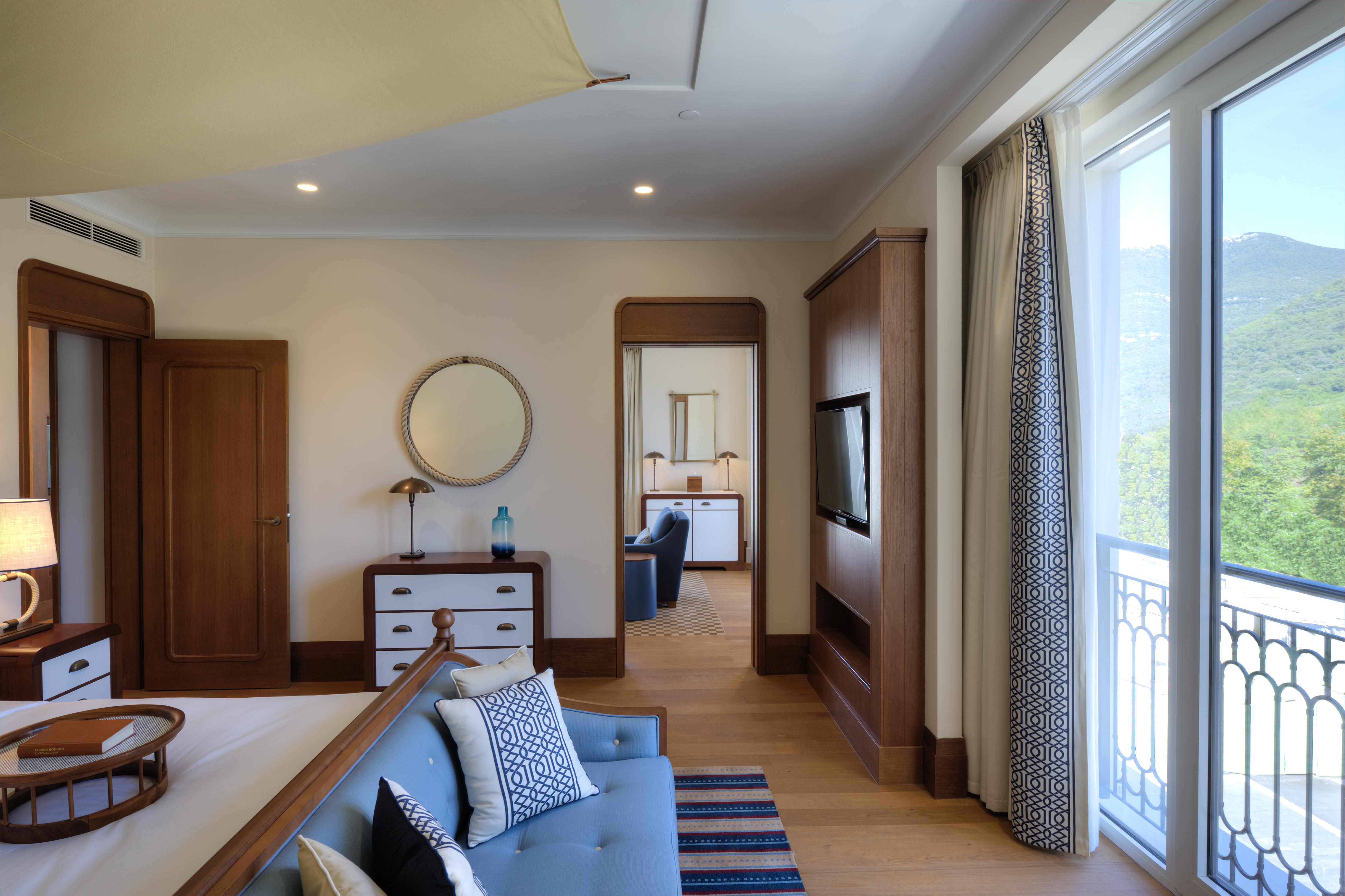 Regent Porto Montenegro Tivat Ngoại thất bức ảnh A suite at the hotel