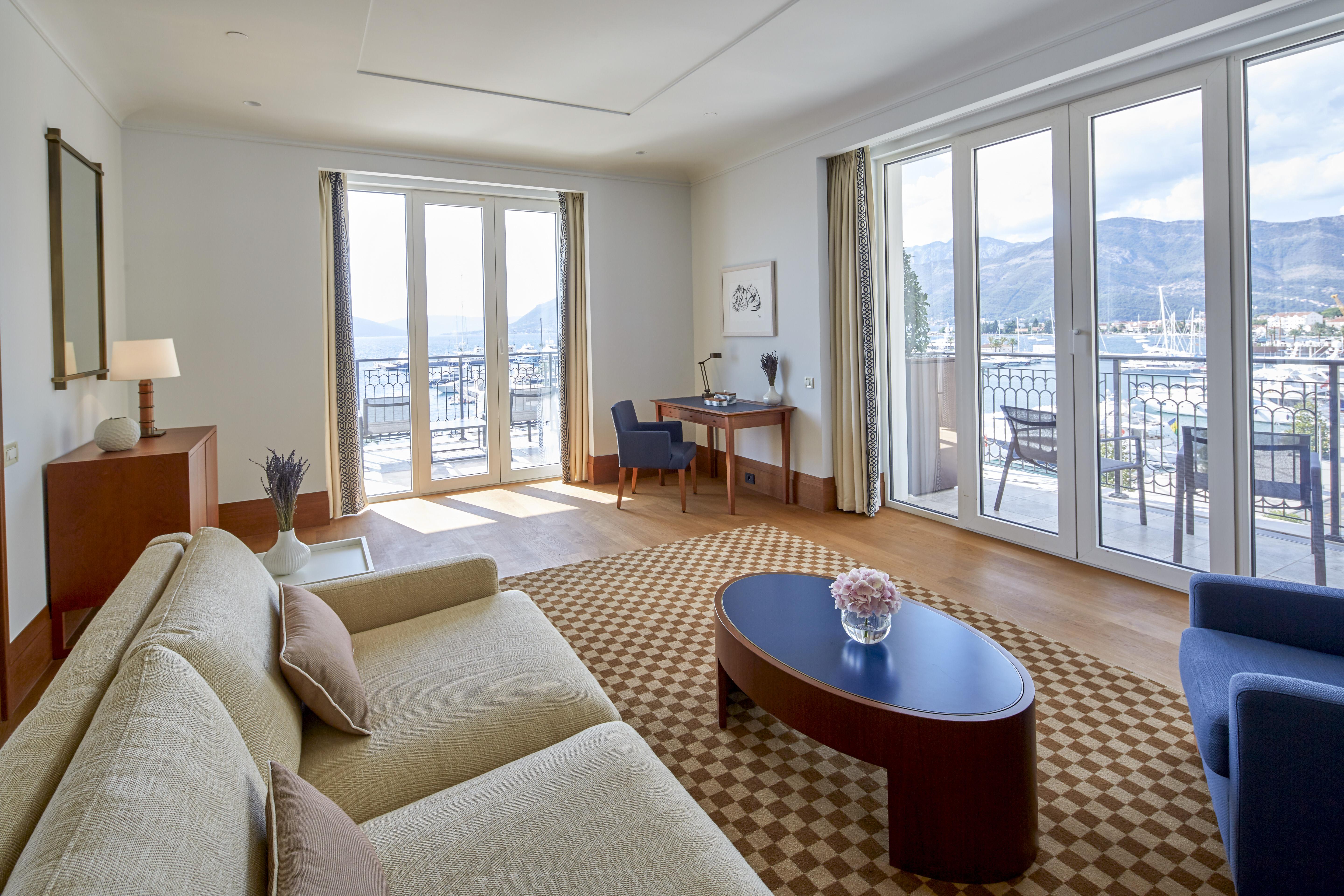 Regent Porto Montenegro Tivat Ngoại thất bức ảnh A suite at the hotel