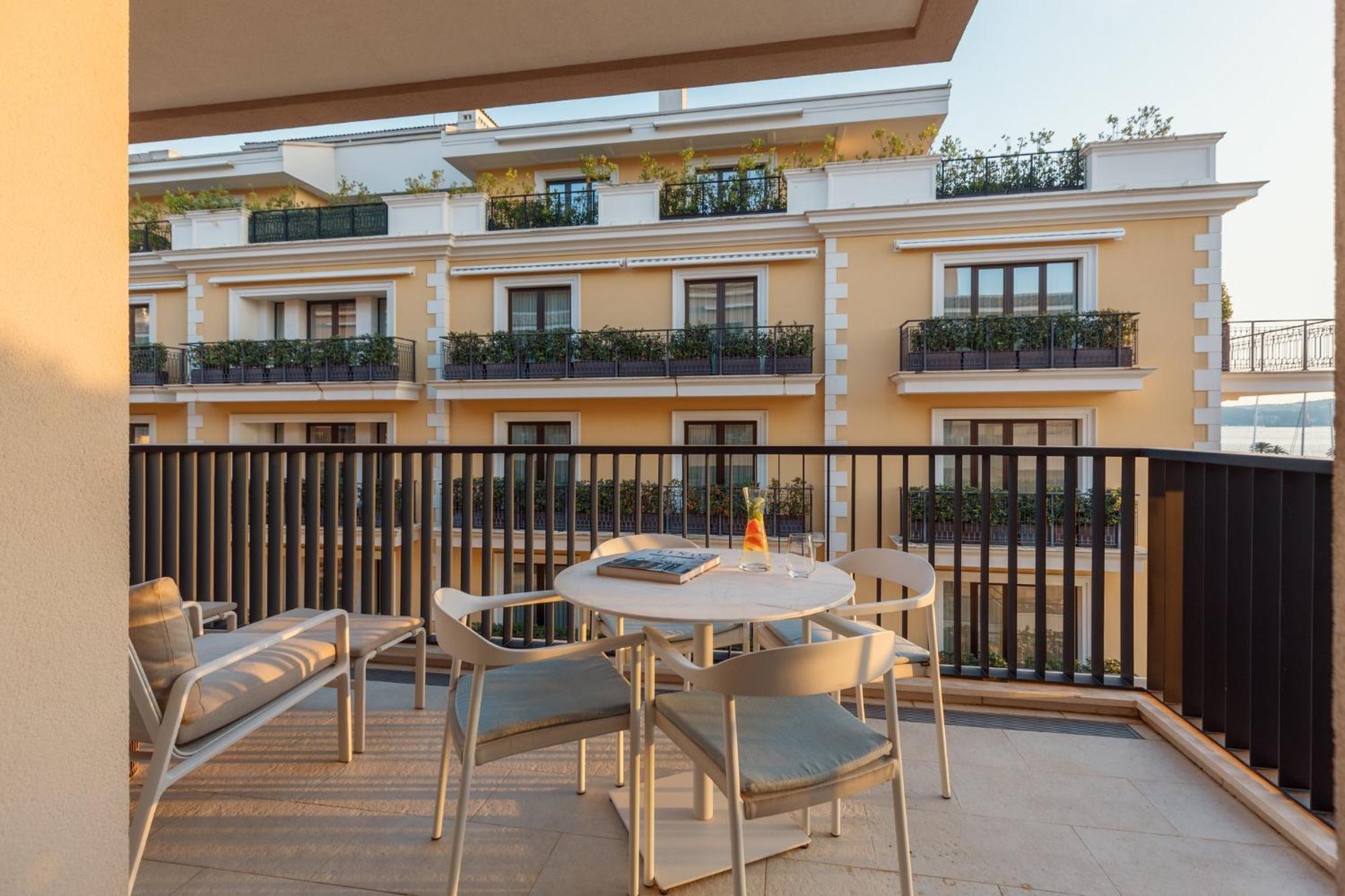 Regent Porto Montenegro Tivat Ngoại thất bức ảnh A balcony