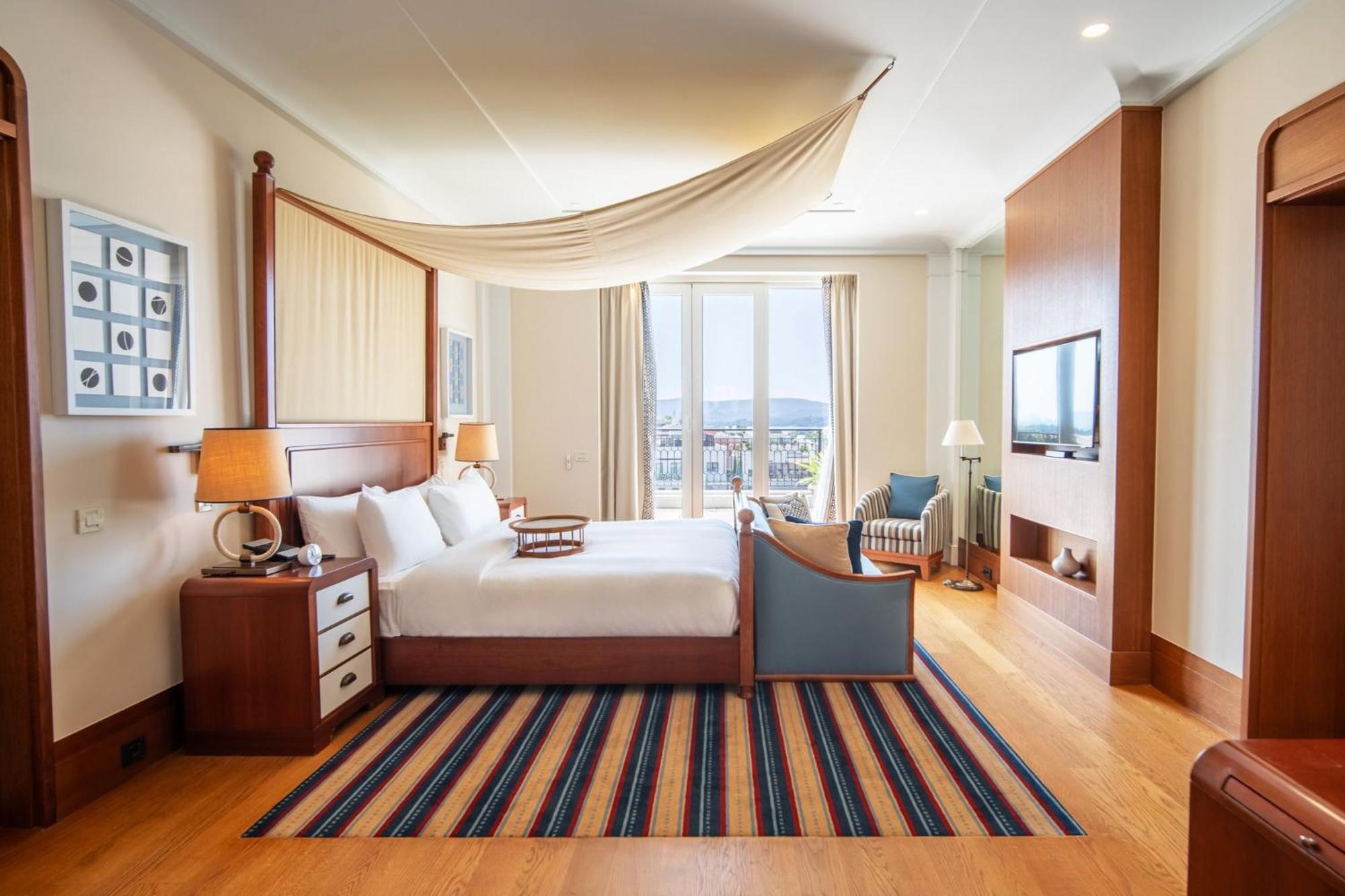 Regent Porto Montenegro Tivat Ngoại thất bức ảnh A bedroom at the hotel