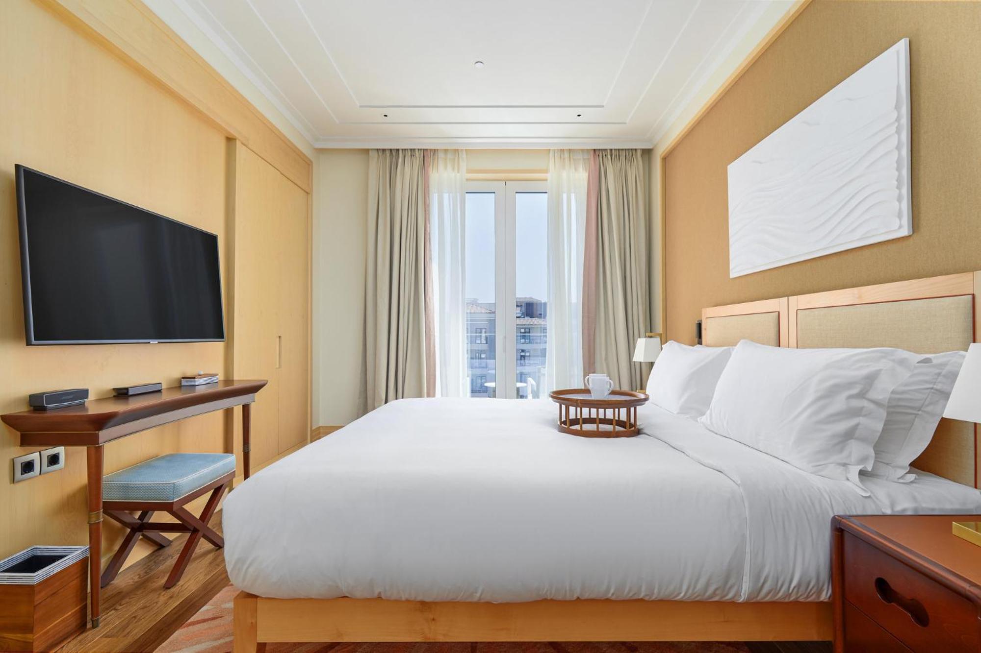 Regent Porto Montenegro Tivat Ngoại thất bức ảnh A bedroom at the hotel