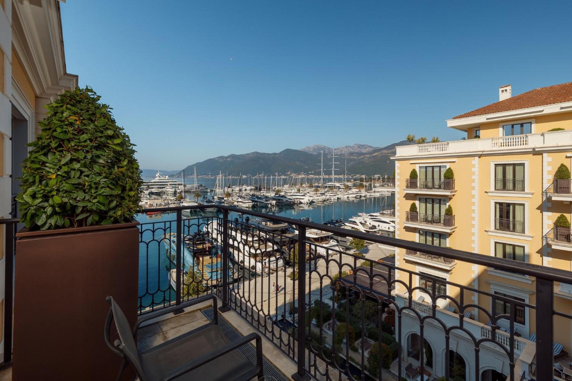 Regent Porto Montenegro Tivat Ngoại thất bức ảnh View of the port of Glyfáda