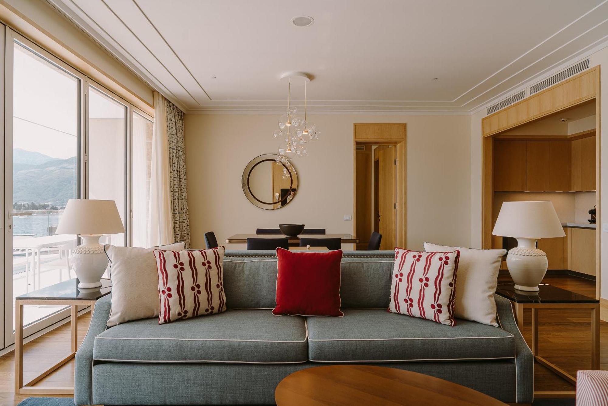 Regent Porto Montenegro Tivat Ngoại thất bức ảnh A living room at The Mira Hong Kong