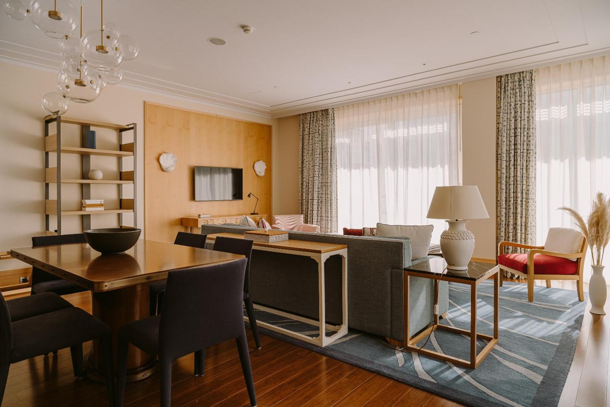 Regent Porto Montenegro Tivat Ngoại thất bức ảnh A suite at the Mandarin Oriental, Munich