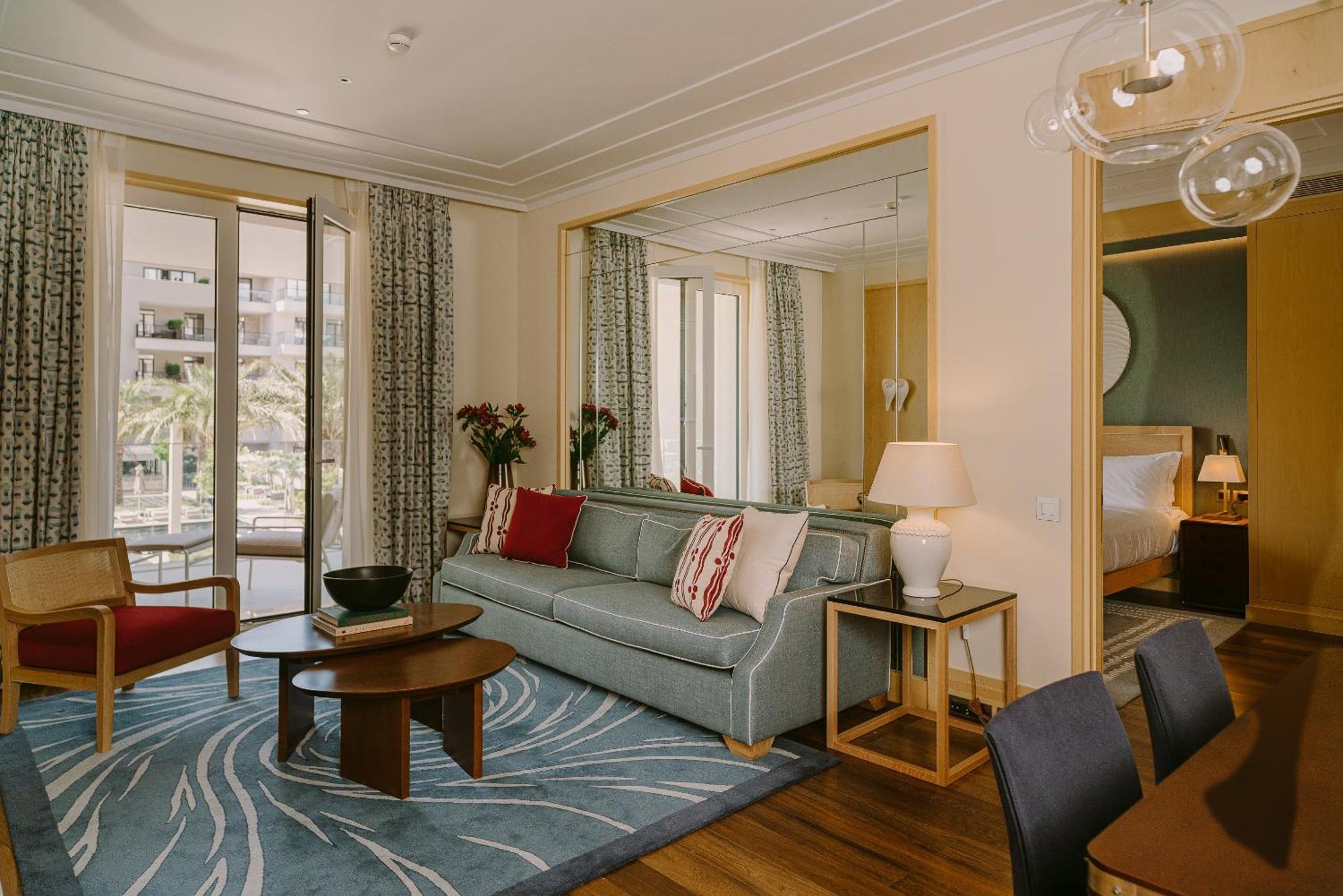Regent Porto Montenegro Tivat Ngoại thất bức ảnh A suite at the hotel