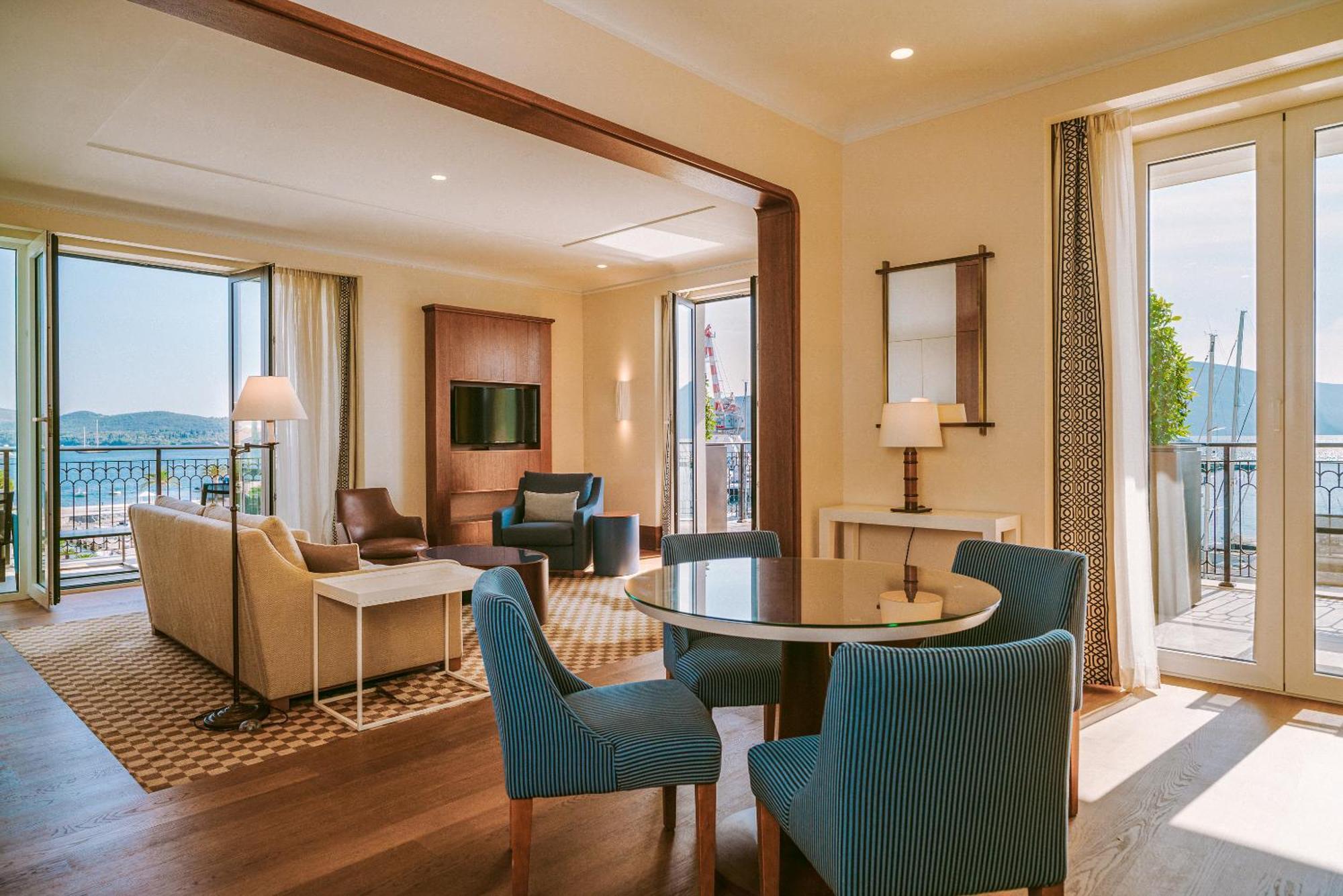 Regent Porto Montenegro Tivat Ngoại thất bức ảnh A suite at the InterContinental