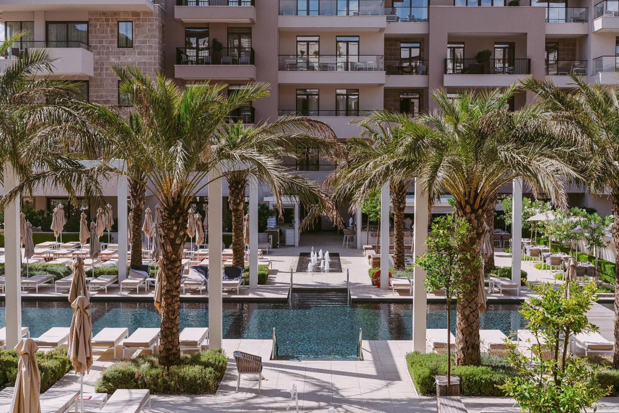 Regent Porto Montenegro Tivat Ngoại thất bức ảnh The pool at the hotel