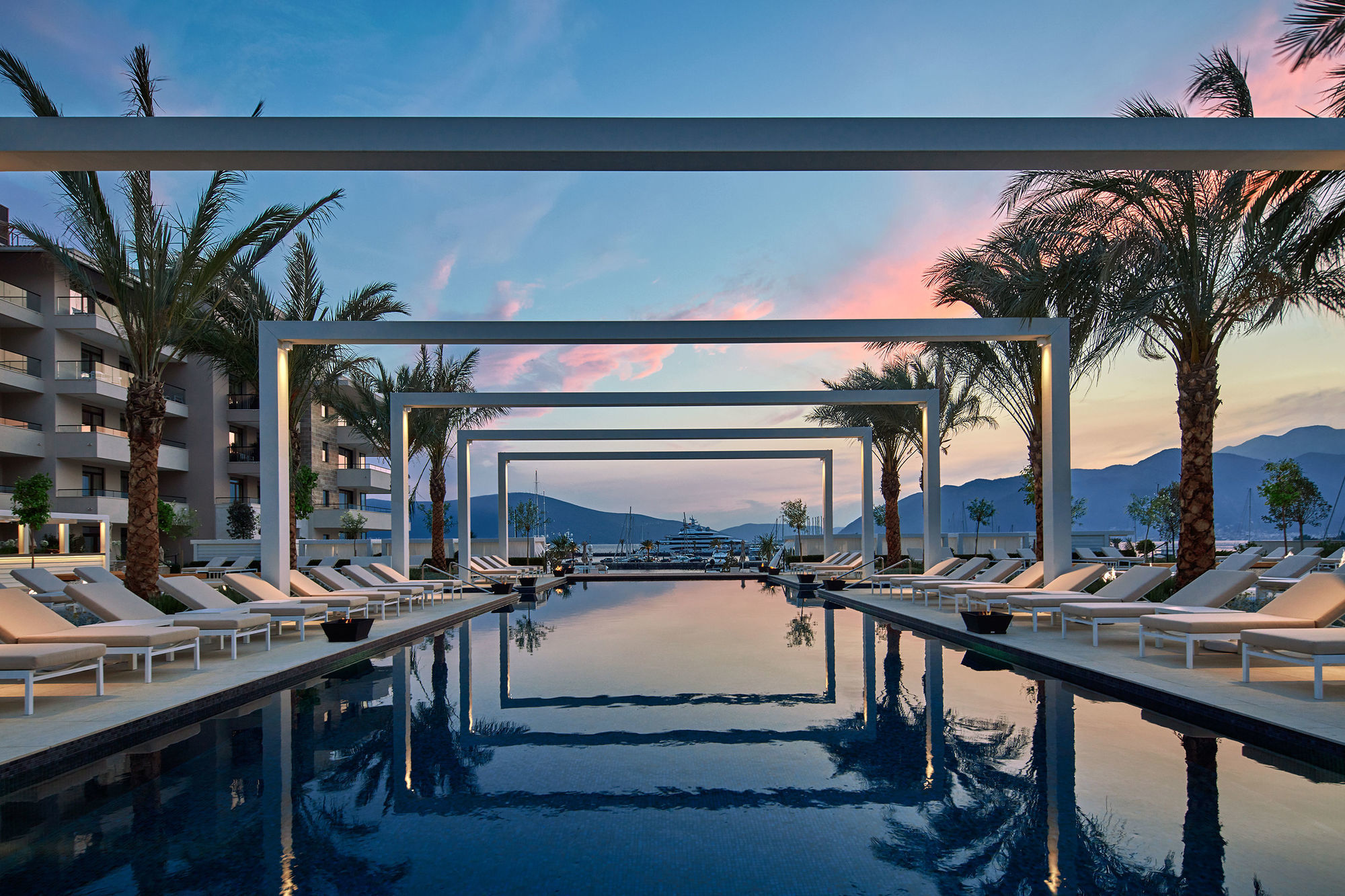 Regent Porto Montenegro Tivat Ngoại thất bức ảnh The swimming pool at the hotel
